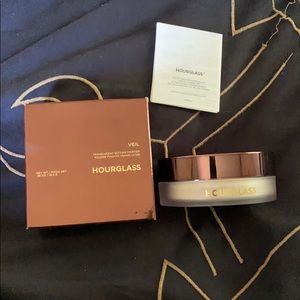 Brand new full sized Hourglass Veil setting powder